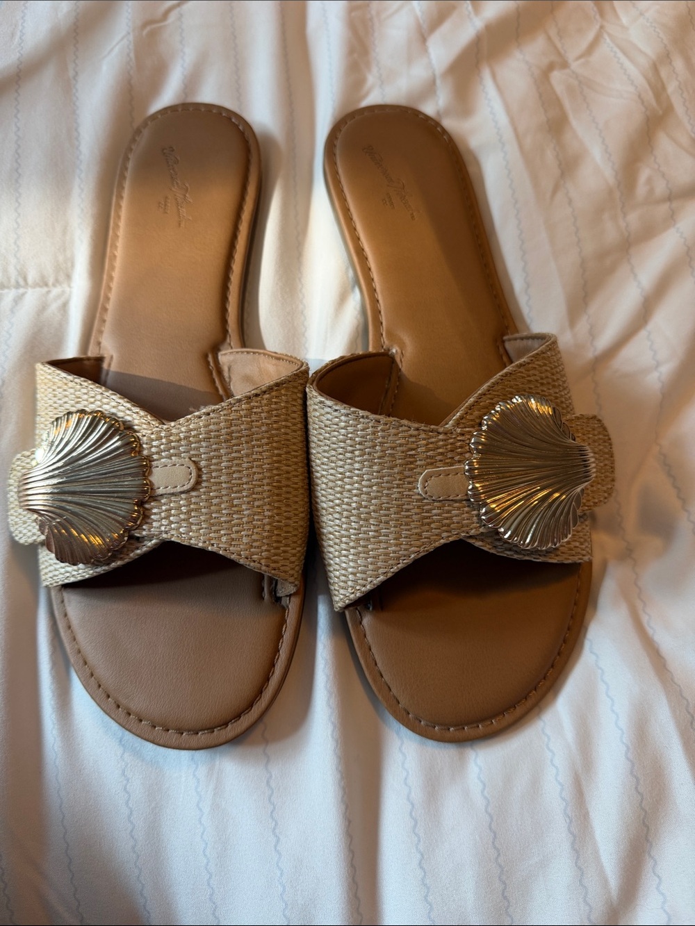 Universal Thread Tan Woven Slide Sandals with Gold Shell Detail
